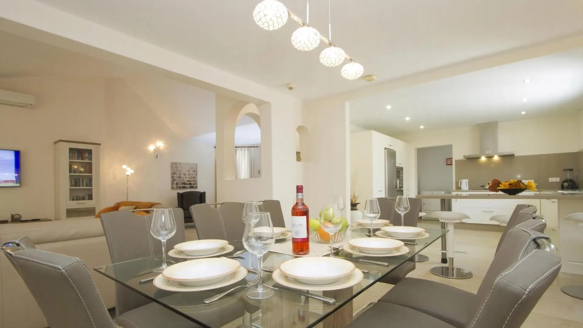 Stunning Seaview Villa Casa Tosco 5 Bedroom Villa Pool Table Overlooking Old Town Puerto Del Carmen Puerto del Carmen  0*, Puerto del Carmen (Lanzarote)