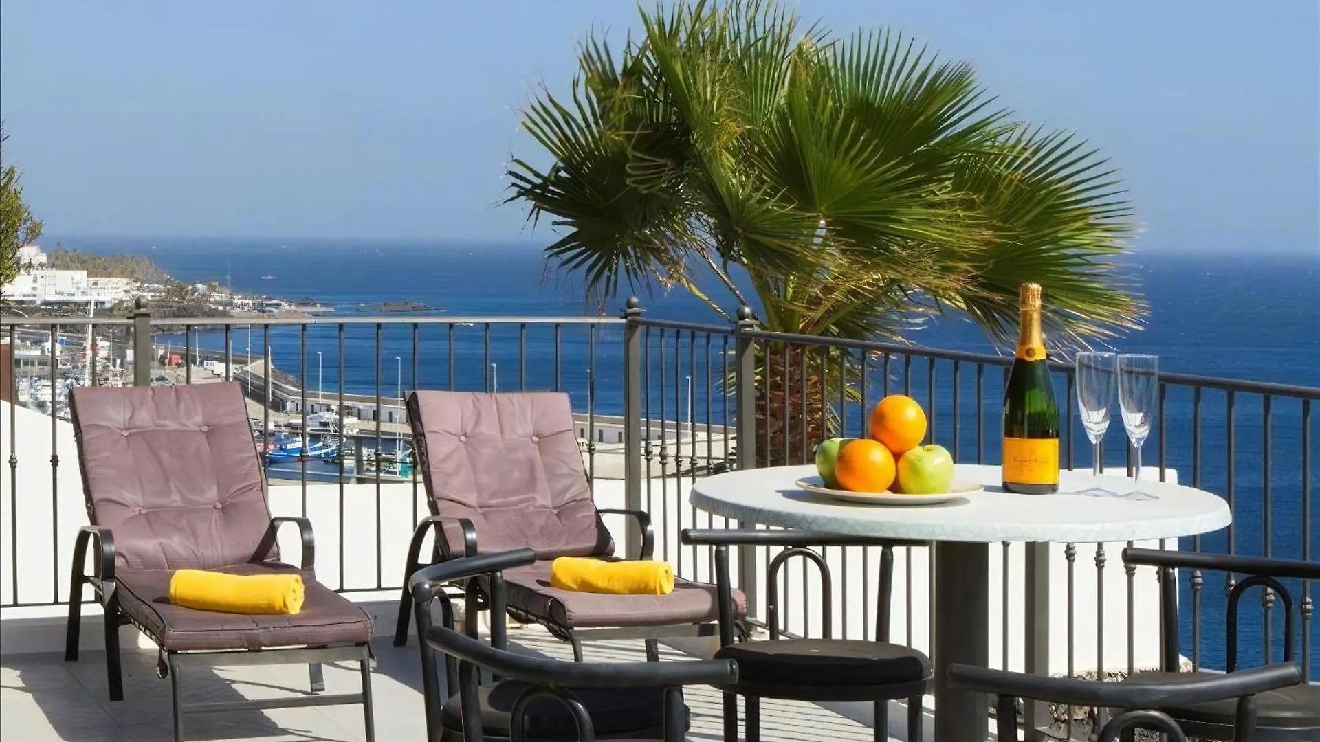 Stunning Seaview Villa Casa Tosco 5 Bedroom Villa Pool Table Overlooking Old Town Puerto Del Carmen Puerto del Carmen  Puerto del Carmen (Lanzarote)